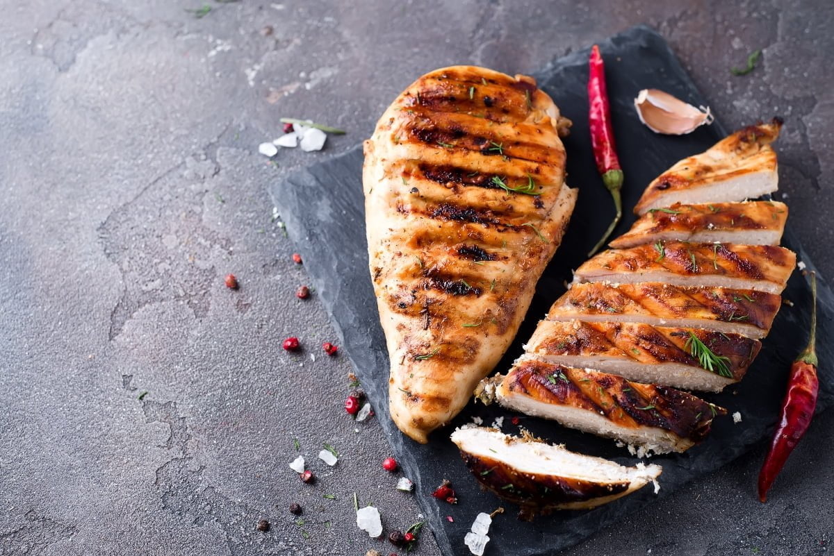 Pollo en especias en freidora de aire