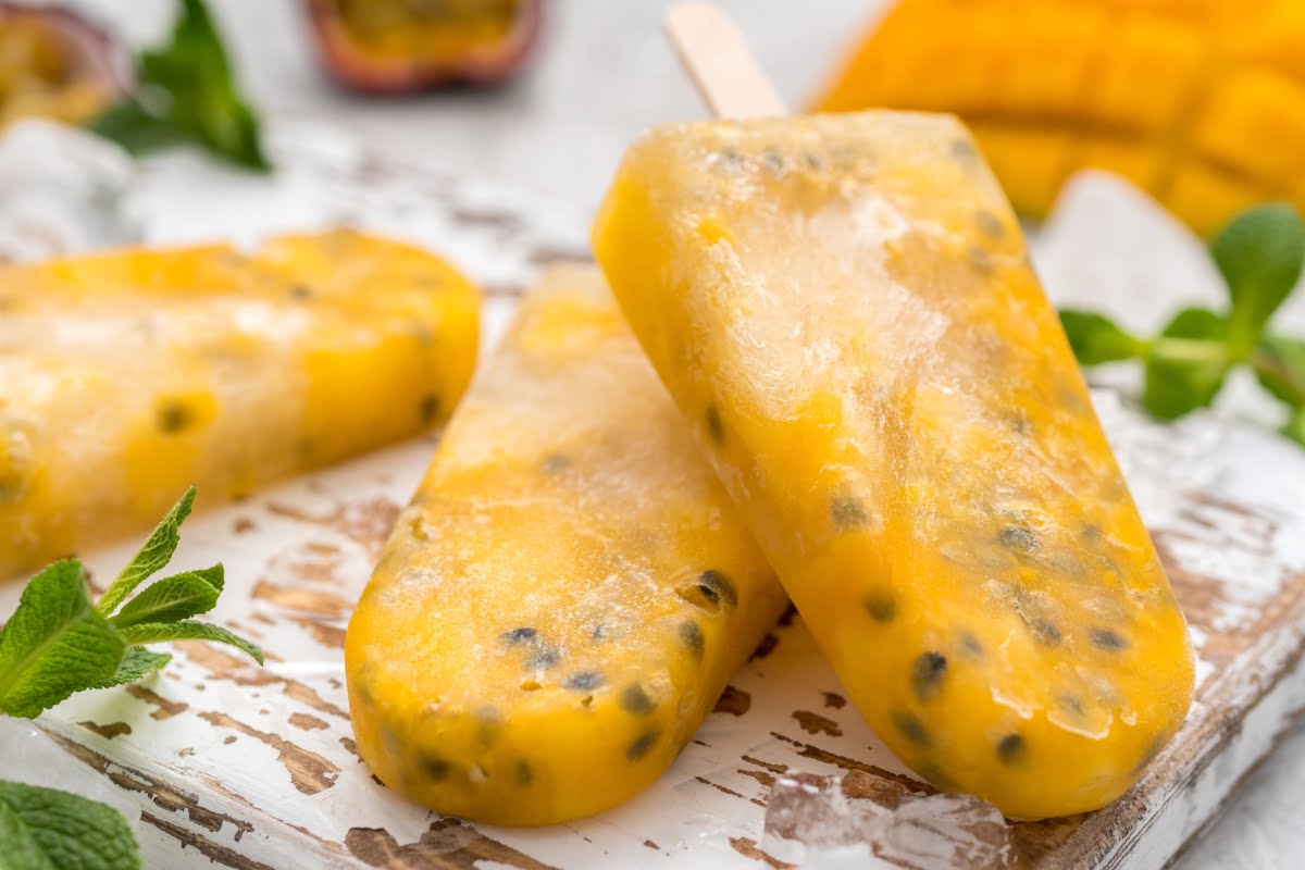 Paletas de mango y maracuyá