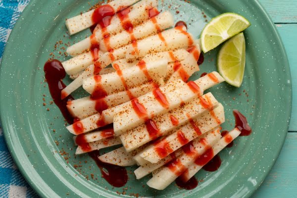 Jícamas con chile y limón