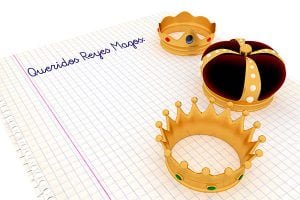 Descubrimos a Santa Claus y a los Reyes Magos comprando juguetes