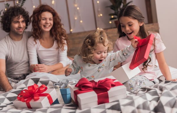 ¿Cuántos regalos darle a mi hijo esta Navidad?