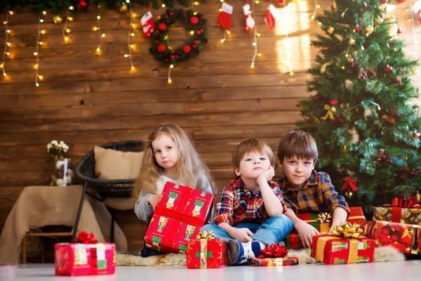 ¿Cuántos regalos darle a mi hijo esta Navidad?