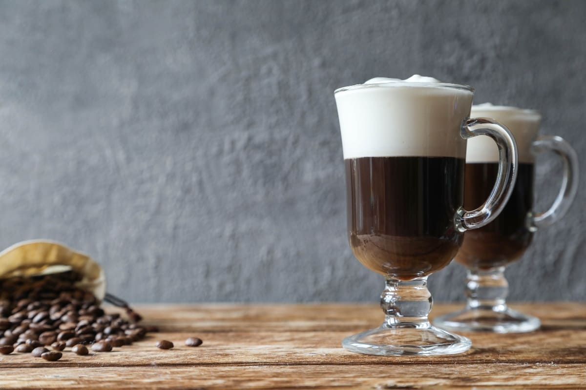 Prepara café irlandés en casa