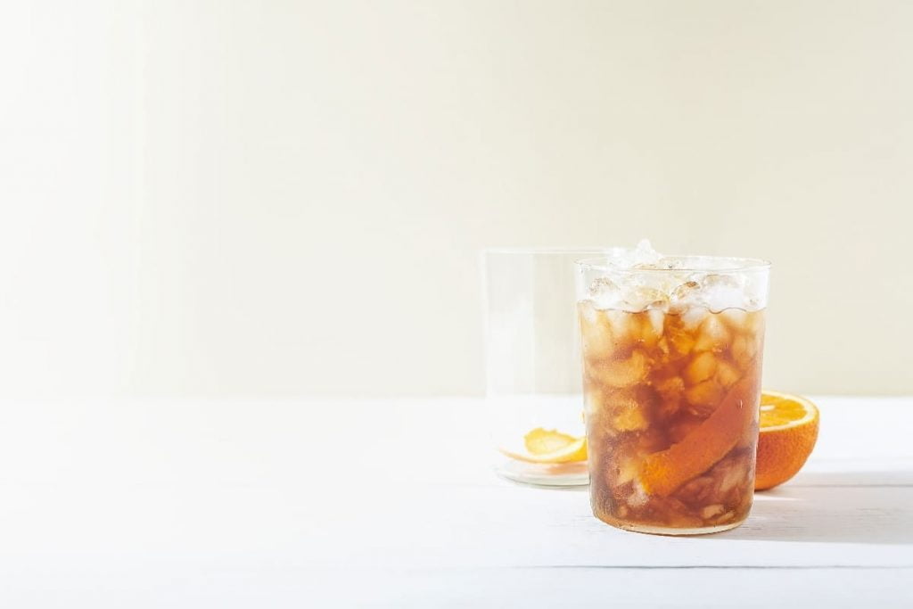 Disfruta una bebida sencilla y refrescante.