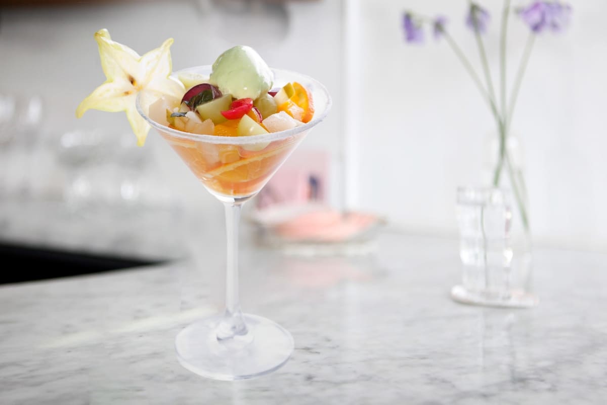 ¡Refréscate con este coctel de frutas!