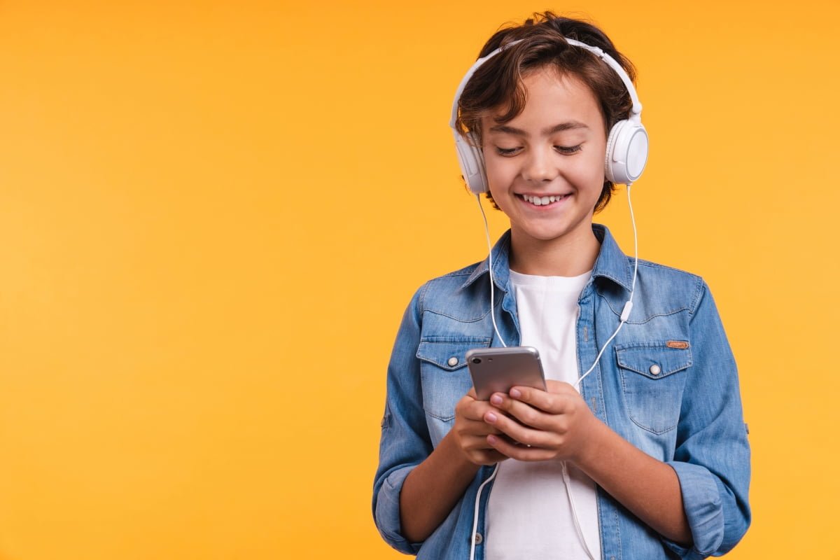 Lo que debes considerar para el primer celular de tu hijo