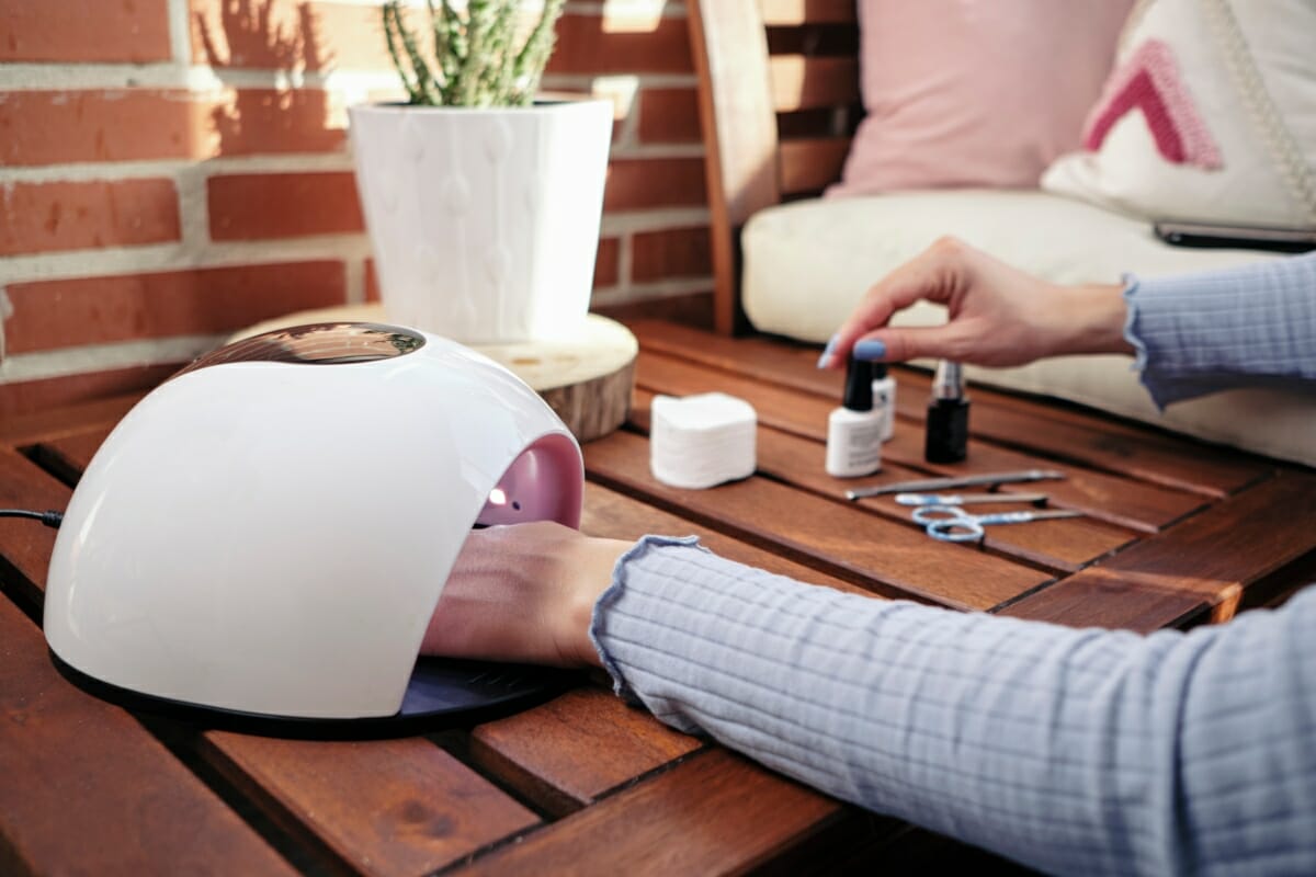 Aprende a usar tu lámpara de uñas