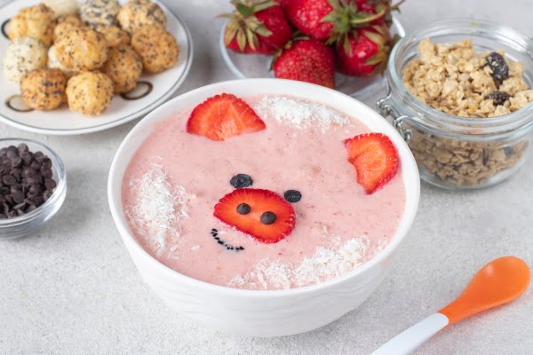 Cerdito de yogur y fresas
