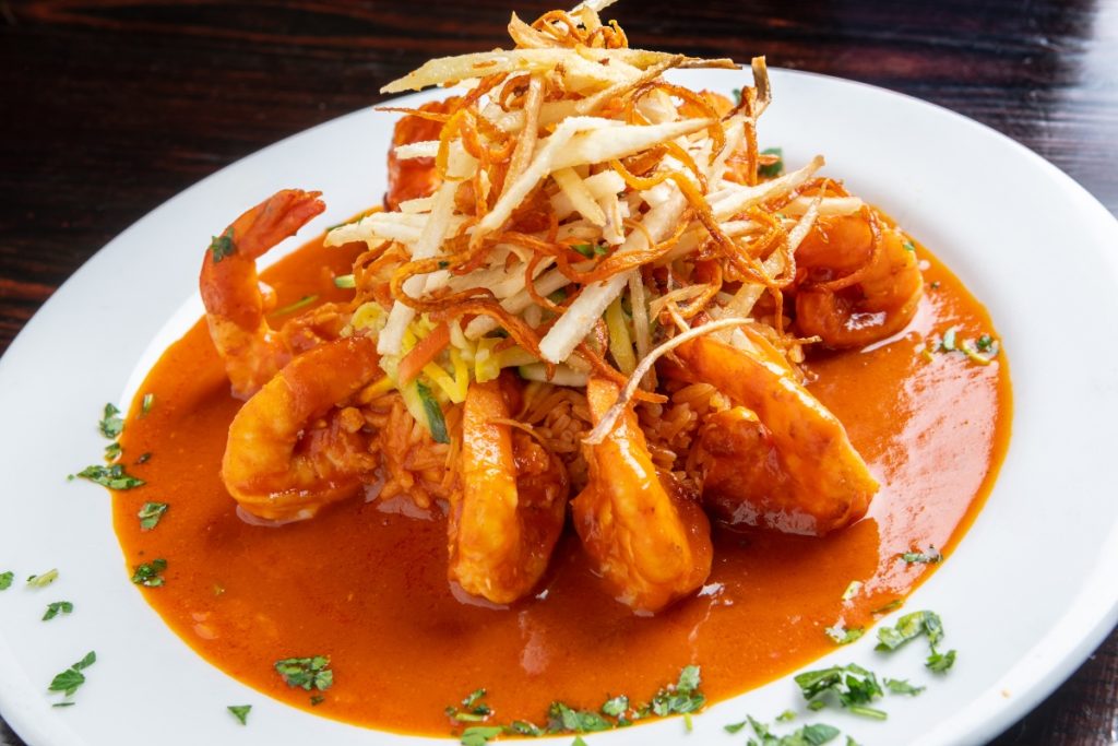 Camarones en salsa de chile de árbol