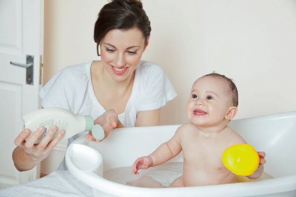 rutina de baño para bebé