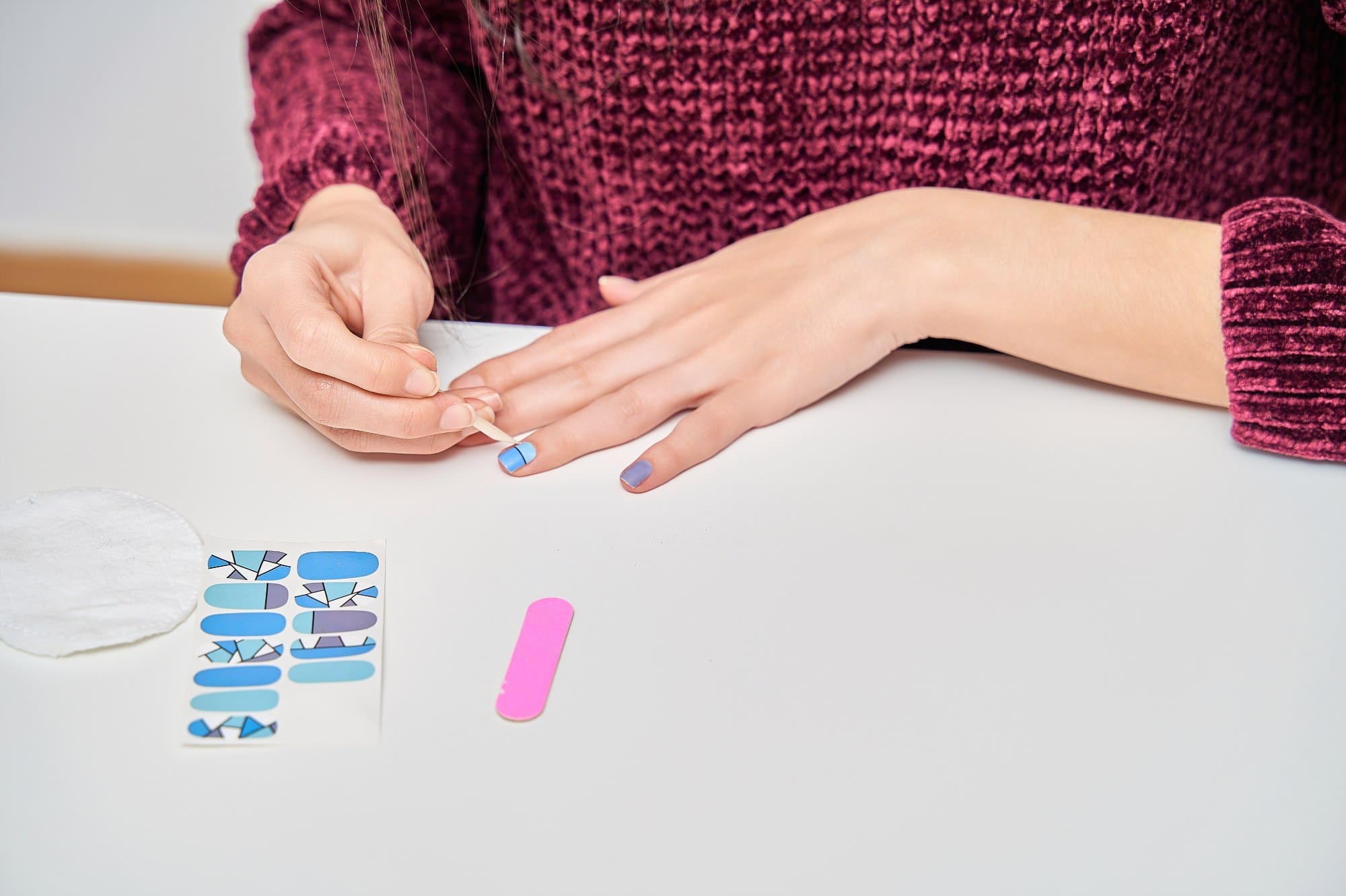 Uñas semicuradas, ¡aprende la técnica!