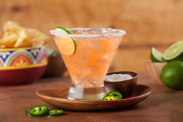 coctel con mezcal tamarindo y chile serrano coctel con mezcal recetas